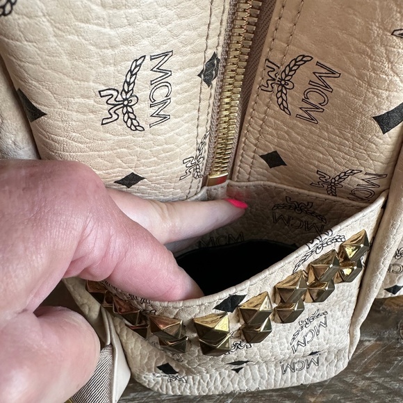 💥🛍💥MCM Beautiful monogram nappa leather backpack- Gorgeous!!💥🛍💥 - Picture 13 of 16